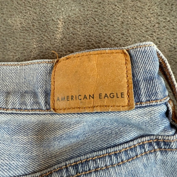 American Eagle Women's Jeans Baggy Jean Size 8 Distressed High Rise Light Wash - Picture 5 of 11